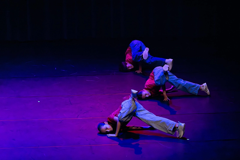 Danseurs hip-hop qui dansent dans l'association Esprit Danse Sainte Anne d'Auray